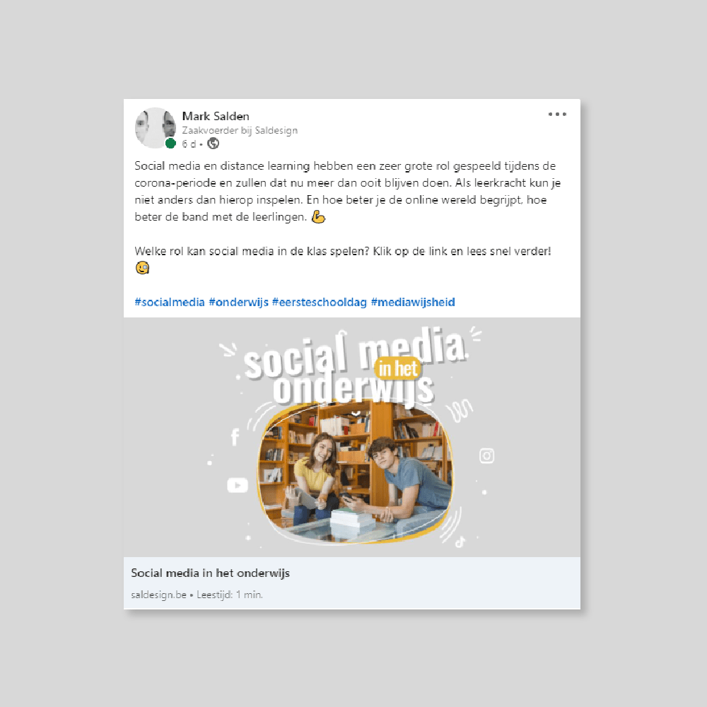 Een LinkedIn-post over het integreren van sociale media in het onderwijs, met een afbeelding van twee studenten aan een bibliotheektafel met laptops, boeken en tablets, met de tekst "social media in het onderwijs", prachtig ontworpen door Saldesign.