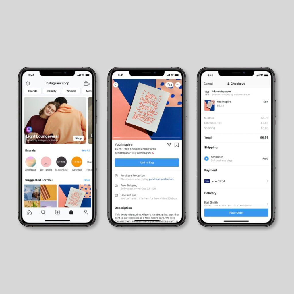 Drie mobiele telefoons tonen een door Saldesign ontworpen app voor online winkelen, waarin productvermeldingen, artikelbeschrijvingen en het afrekenproces worden getoond. Het scherm aan de linkerkant toont een startpagina, het midden bevat productdetails en aan de rechterkant wordt een besteloverzicht weergegeven, ideaal om uw aanwezigheid op sociale media te verbeteren.