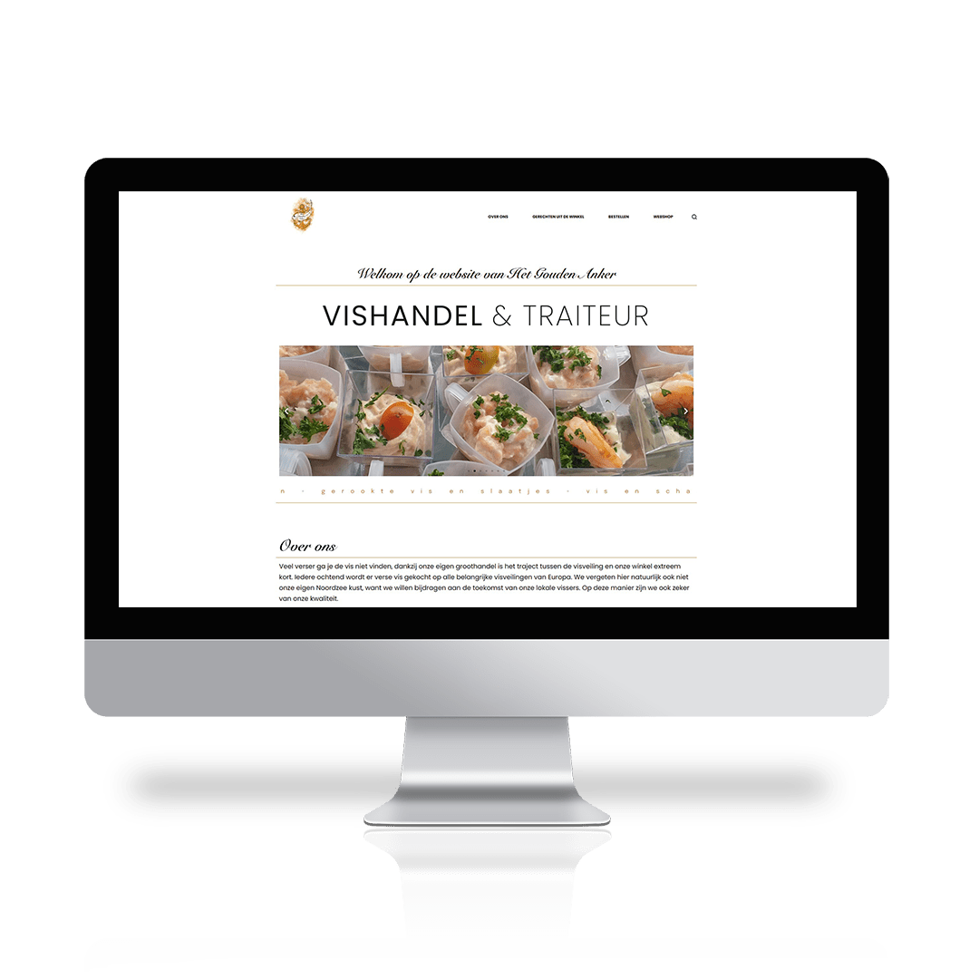 Op een computerscherm verschijnt een webpagina van 'Vishandel & Traiteur', met daarop verschillende visgerechten in plastic bakjes. De pagina, ontworpen door Saldesign, bevat een welkomstbericht en een korte beschrijving over het bedrijf, waarin hun expertise op het gebied van zowel grafische vormgeving als sociale media wordt benadrukt.