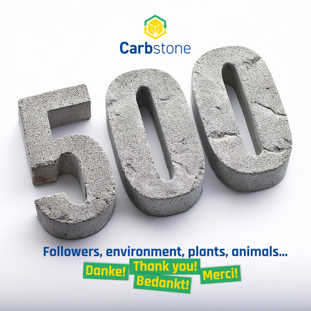 Concrete getallen die "500" vormen met tekst om volgers te bedanken in meerdere talen: "Danke!", "Thank you!", "Bedankt!" en "Merci!". FLUX 1 merklogo en naam "Carbstone" bovenaan.