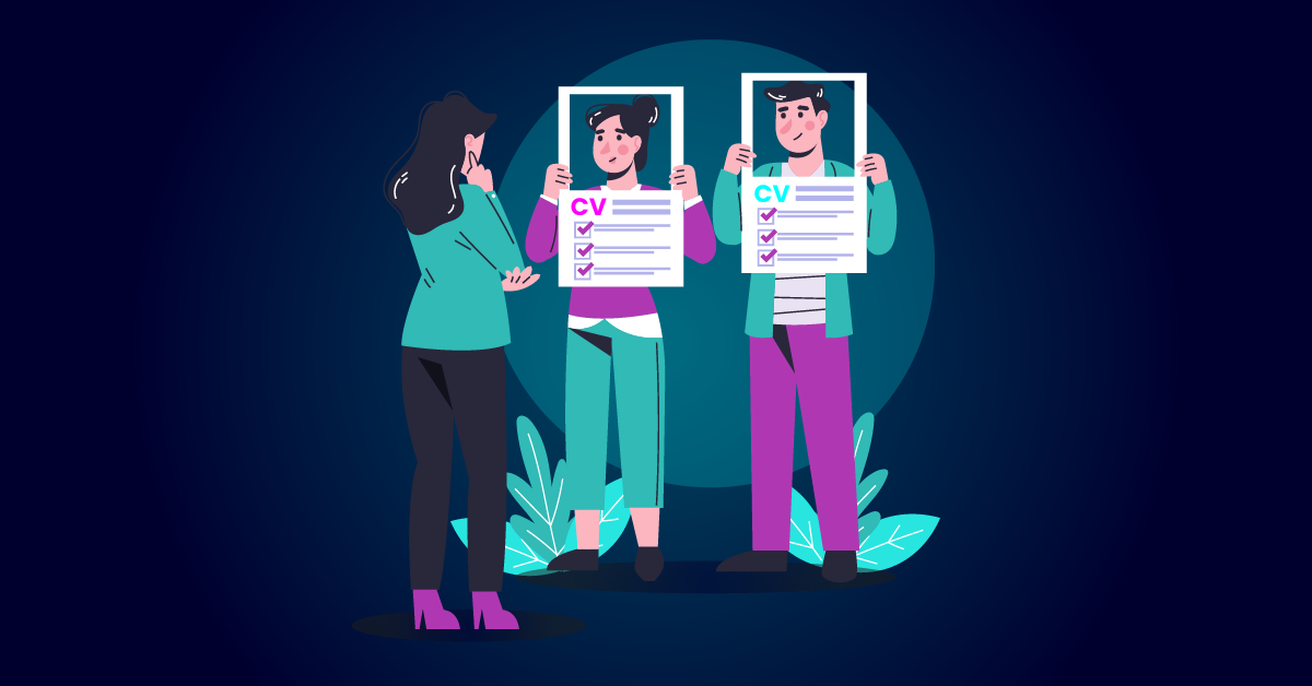Een vrouw bekijkt twee kandidaten met cv's met vinkjes, tegen een blauwe achtergrond versierd met bladeren, waardoor een professionele lay-out wordt benadrukt.