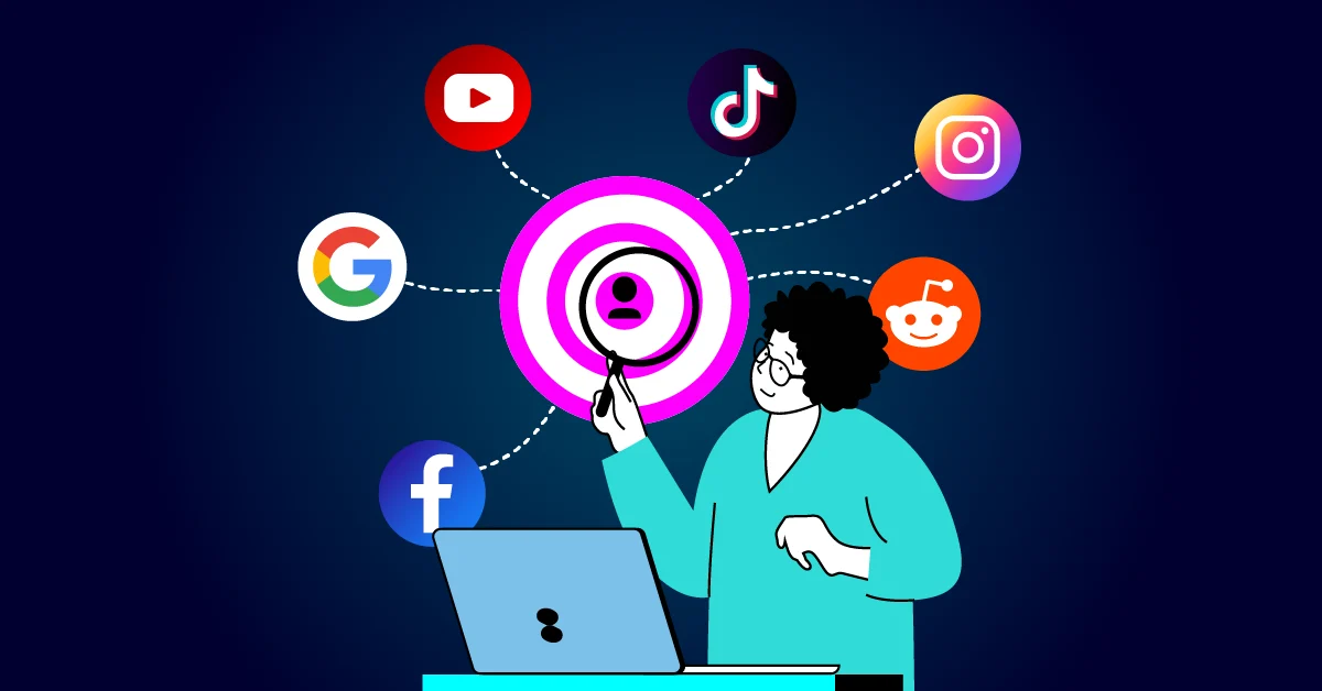 Illustratie van een persoon die achter een laptop zit en naar een doelwit wijst, omringd door social media-iconen: YouTube, TikTok, Instagram, Reddit, Google en Facebook, op een donkere achtergrond.