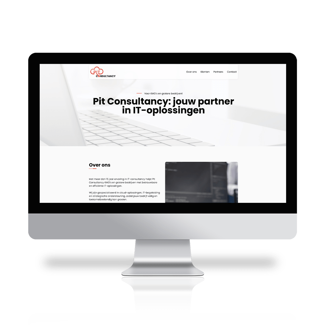 Een computerscherm toont de responsieve website homepage van Pit Consultancy, met de tekst "jouw partner in IT-oplossingen" en een minimale witte achtergrond met navigatielinks.
